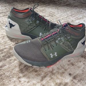 Men’s tennis shoes, hardly worn